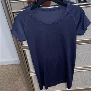 short sleeve lululemon shirt
